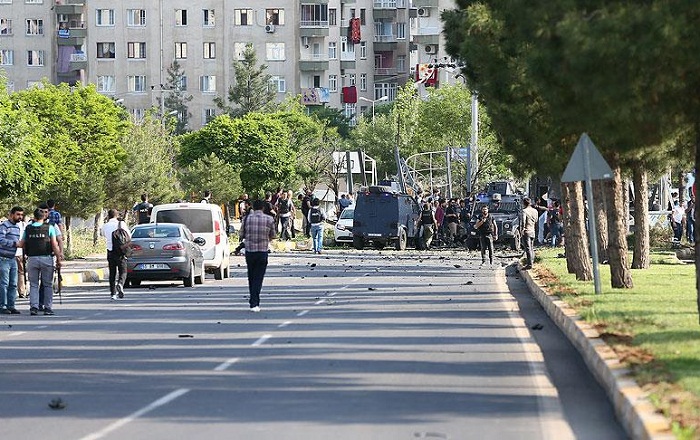Türkiyədə daha bir terror: 3 ölü, 45 yaralı (Yenilənib)